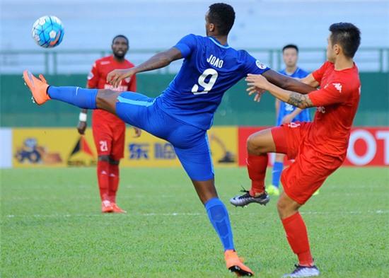 bat-mi-ve-dan-tro-ly-ca-chuc-nguoi-cua-hlv-petrescu-9