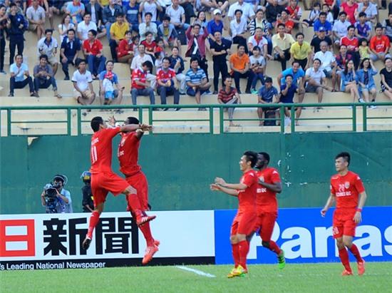 bat-mi-ve-dan-tro-ly-ca-chuc-nguoi-cua-hlv-petrescu-10