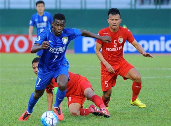 bat-mi-ve-dan-tro-ly-ca-chuc-nguoi-cua-hlv-petrescu-6