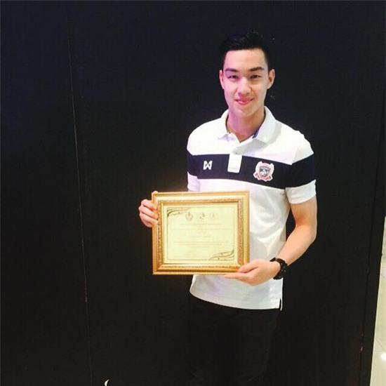 Các cô gái Thái Lan lại phát sốt vì chàng thủ môn đẹp trai không thua gì trai Hàn - Ảnh 11.