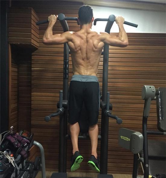 Sợ mất phong độ, Ronaldo áp dụng chế độ ăn uống siêu đặc biệt - Ảnh 3.