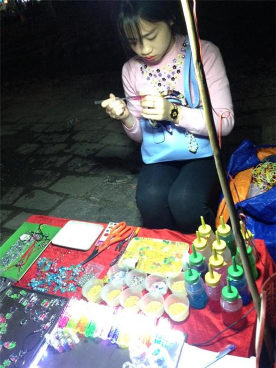 Bộ 3 cô nàng bán hàng xinh đẹp như hot girl khiến cư dân mạng chao đảo