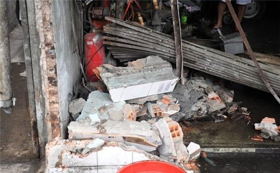 ngoi trong tiem, tho sua xe bi o to