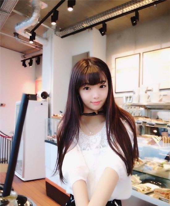 Cô giáo hotgirl trẻ trung nhí nhảnh hơn cả học sinh