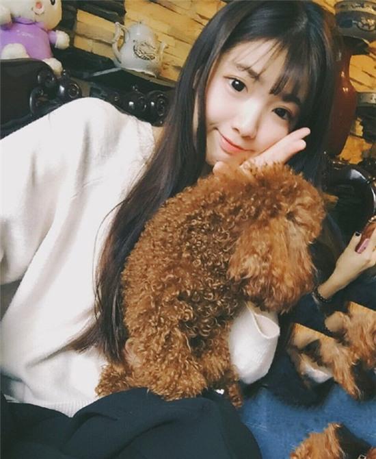 Cô giáo hotgirl trẻ trung nhí nhảnh hơn cả học sinh