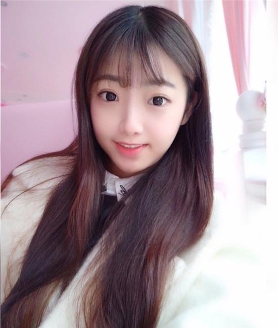 Cô giáo hotgirl trẻ trung nhí nhảnh hơn cả học sinh