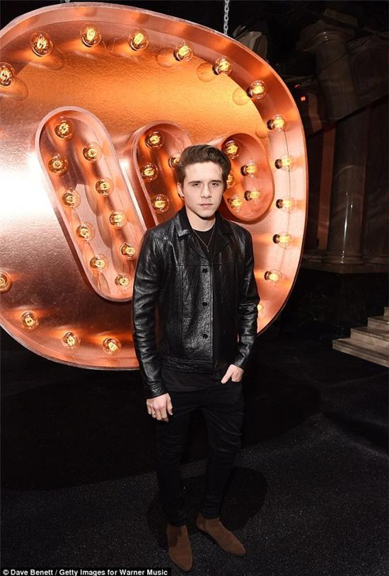 Brooklyn Beckham đau đầu chọn áo mặc đi tiệc - Ảnh 6.