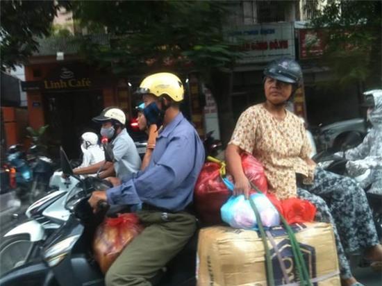 Những hình ảnh kinh điển trên đường phố Việt Nam khiến ai cũng phải há hốc mồm - Ảnh 5.