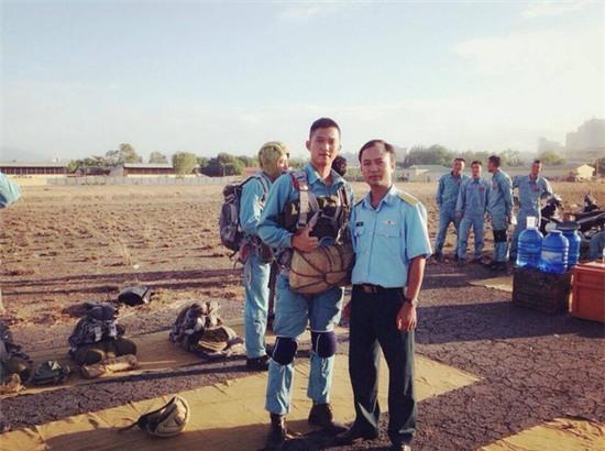 Hành trình từ công tử bột đến chàng lính trưởng thành của cậu học viên phi công cực điển trai - Ảnh 4.