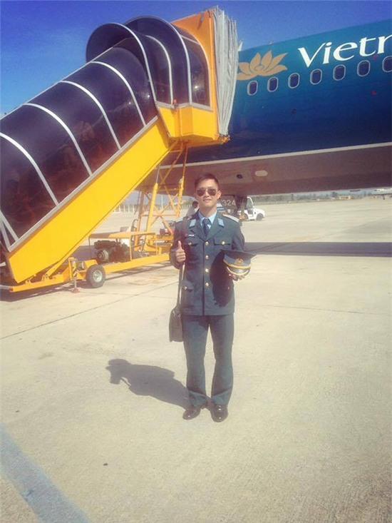 Hành trình từ công tử bột đến chàng lính trưởng thành của cậu học viên phi công cực điển trai - Ảnh 8.