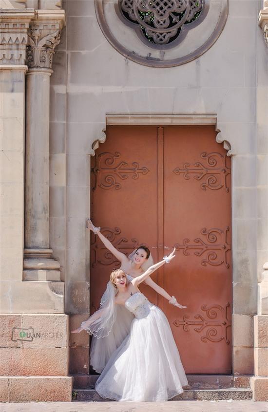 Hai cô gái đi chụp ảnh cưới sau khi chia tay bạn trai: Tình cảm của chúng mình là thật - Ảnh 2.