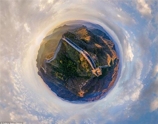 Các thành viên của AirPano chủ yếu tập trung vào danh sách 7 kỳ quan thế giới mới được công bố vào năm 2001. Vạn Lý Trường Thành là một trong những điểm đến được trang nhóm lựa chọn.