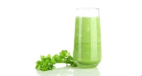 4. Bầu: Nếu bạn bị nhiễm trùng đường tiết niệu, nước ép quả bầu hẳn là món thiết yếu bạn nên dùng mỗi sáng. Nó không chỉ chứa kiềm tự nhiên có thể trung hòa nồng độ acid cao trong cơ thể mà còn là chất lợi tiểu mạnh.