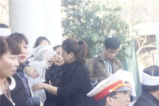 xe Camry gây tai nạn, xe Camry đâm chết 3 người, tai nạn giao thông, Long Biên, Ái Mộ