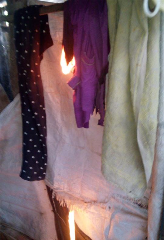 Đồ đạt trong nhà ông Khoái tự bốc cháy (ảnh do gia đình cung cấp)