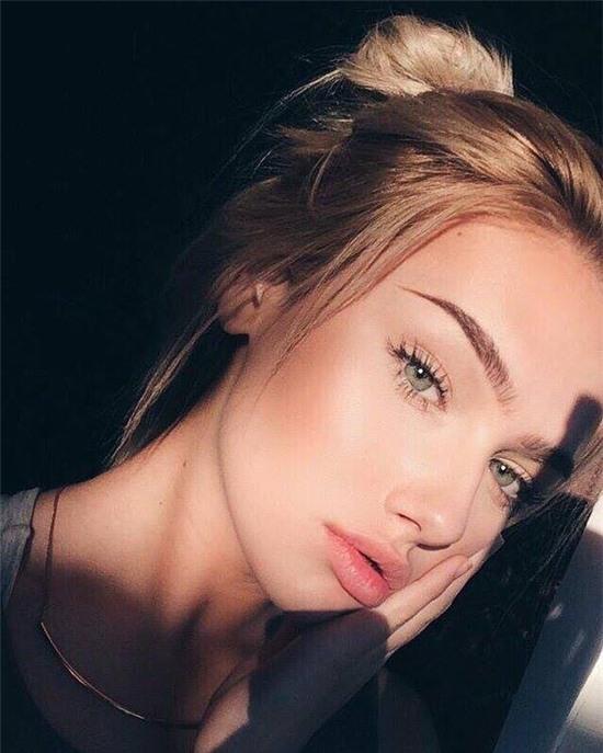 Điều gì đã khiến cả chục ngàn người theo dõi cô nàng 14 tuổi này trên Instagram? - Ảnh 1.