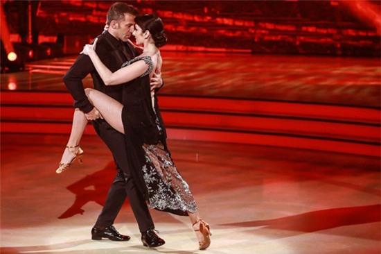 del-piero-cang-thang-khi-nhay-cung-nguoi-dep-9