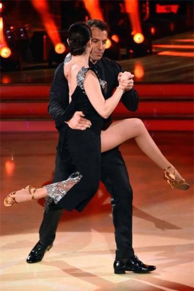 del-piero-cang-thang-khi-nhay-cung-nguoi-dep-1