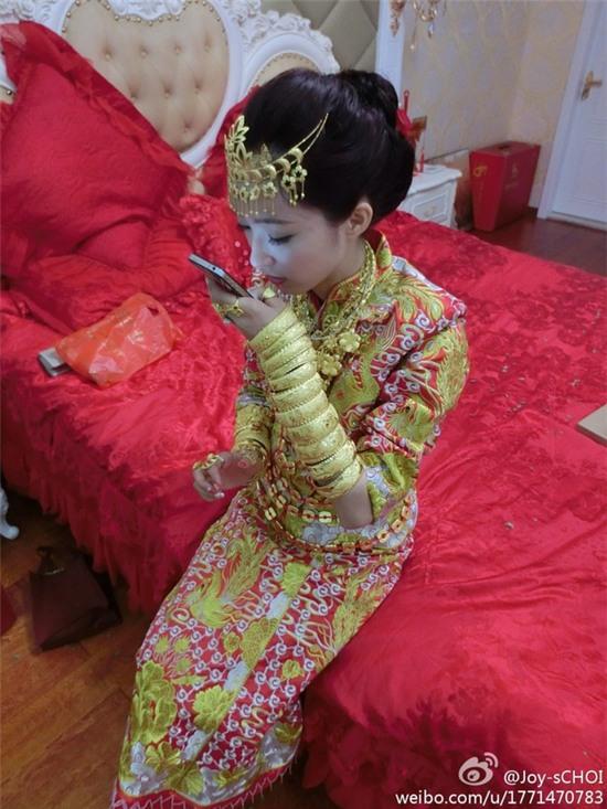 Những cô dâu vàng chỉ trực gãy cổ vì đeo quá nhiều của hồi môn trên người - Ảnh 17.
