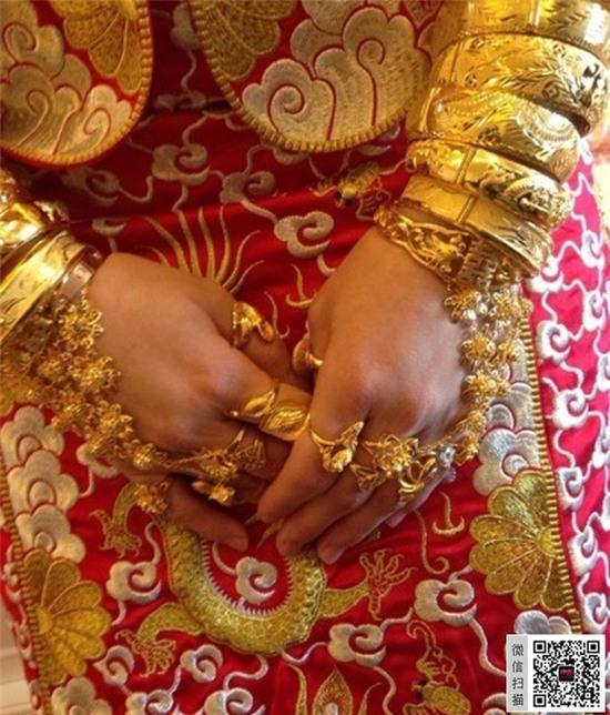 Những cô dâu vàng chỉ trực gãy cổ vì đeo quá nhiều của hồi môn trên người - Ảnh 5.