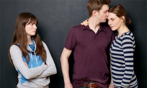 5 cách bảo vệ tình yêu khỏi ảnh hưởng của mạng xã hội