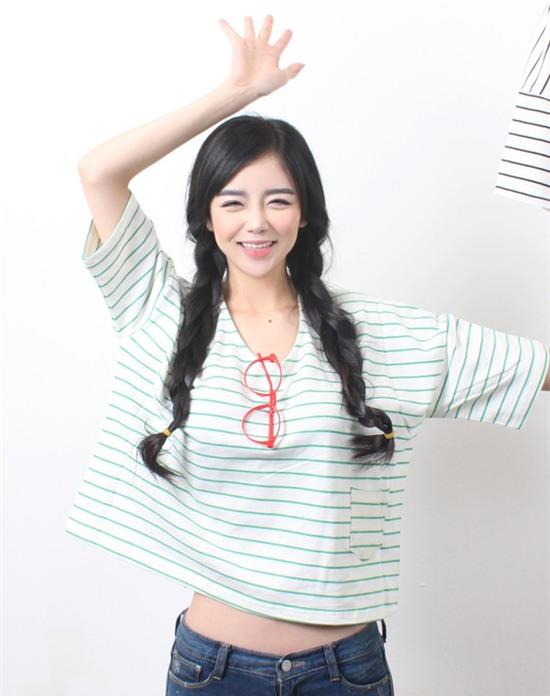 Cô gái Hàn Quốc gây sốt 9gag vì mặt xinh, thân hình như bước ra từ truyện tranh - Ảnh 12.