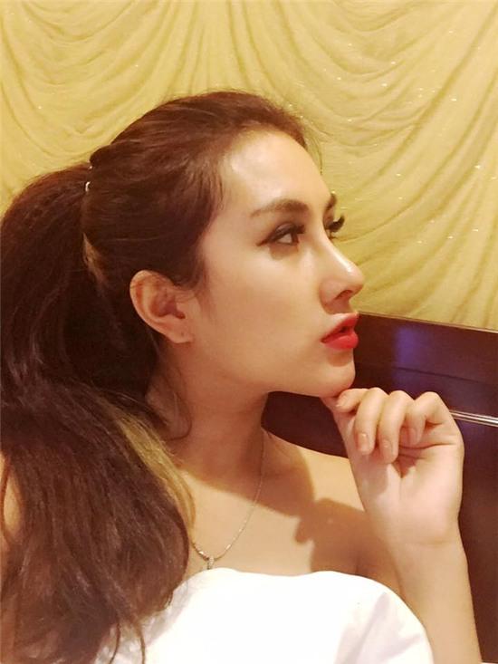 Môi trường làm việc của một nữ DJ quả thực có nhiều cám dỗ.