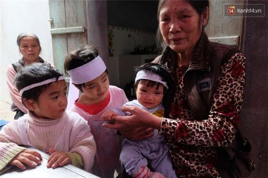 Rơi nước mắt nhìn cảnh 3 con thơ phút chốc mồ côi vì cha mẹ bị xe tải cán chết - Ảnh 9.