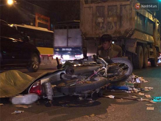 Hà Nội: Tông vào đuôi xe tải, nam sinh viên tử vong tại chỗ - Ảnh 1.