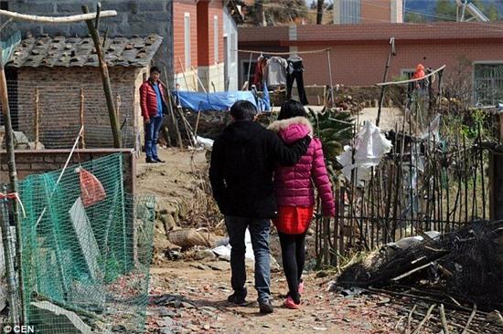 17 co dau viet dong loat bien mat khoi ngoi lang tq hinh anh 1