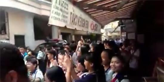 Clip: Học sinh cấp 2 vỗ tay hào hứng khi xe cứu hỏa đến trường - Ảnh 3.