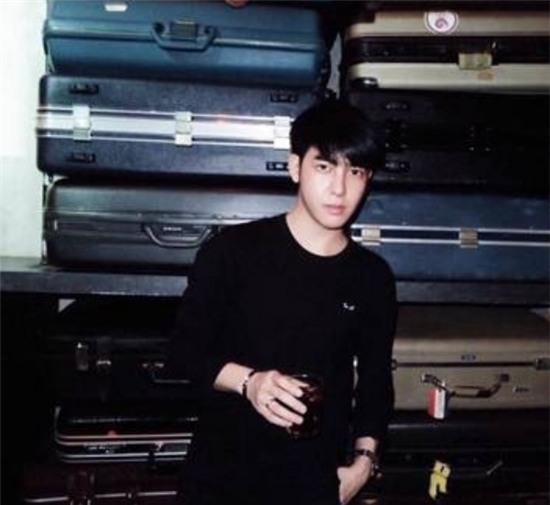 Màn lột xác hoàn hảo từ chàng trai đen nhẻm thành nam thần của 9x Thái Lan - Ảnh 4.