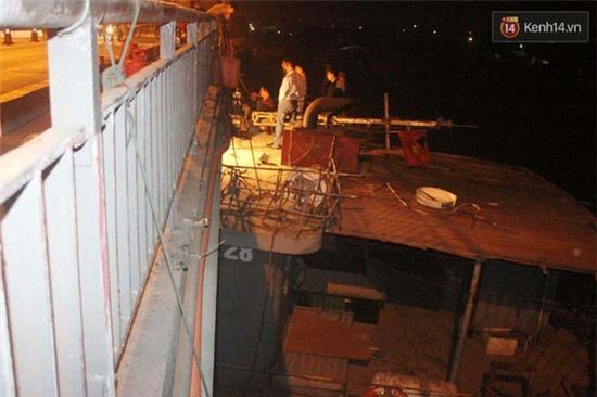 Tàu nghìn tấn đâm nứt toác cầu ở Hải Dương - Ảnh 2.