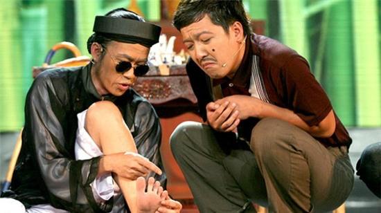 Khi tắt đèn sân khấu, Trường Giang và Hoài Linh đều có những nỗi buồn riêng.