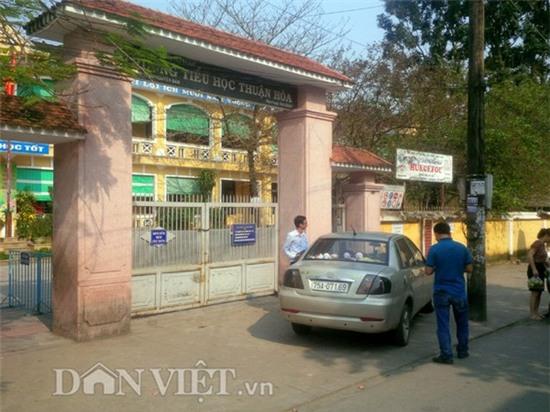 Học sinh lớp 3 bị kẻ bịt mặt bắt đi khỏi trường và đánh đập - Ảnh 1.