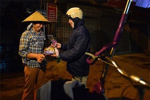 nhung mon qua am long phu nu muu sinh trong dem hinh anh 1