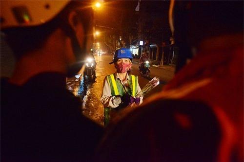 nhung mon qua am long phu nu muu sinh trong dem hinh anh 6