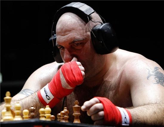 Những môn thể thao lạ lùng hấp dẫn du khách