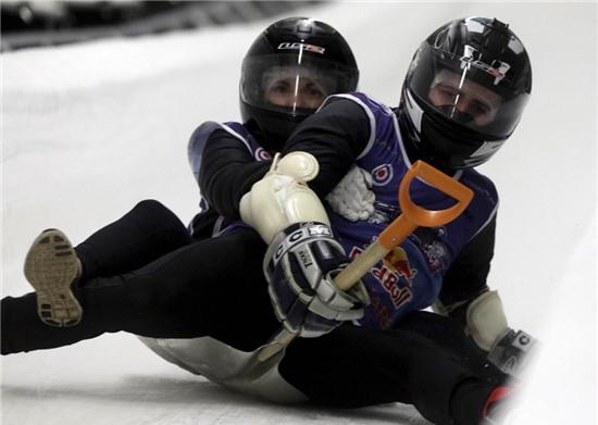 Những môn thể thao lạ lùng hấp dẫn du khách