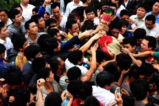 Mùng tám tháng ba và chiếc