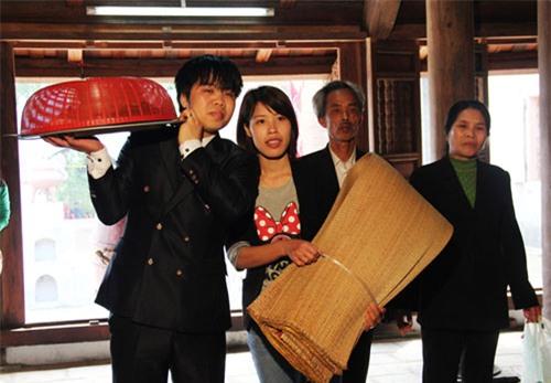 Mùng tám tháng ba và chiếc