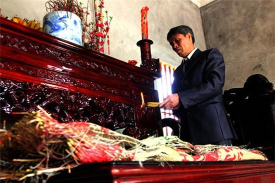 Mùng tám tháng ba và chiếc