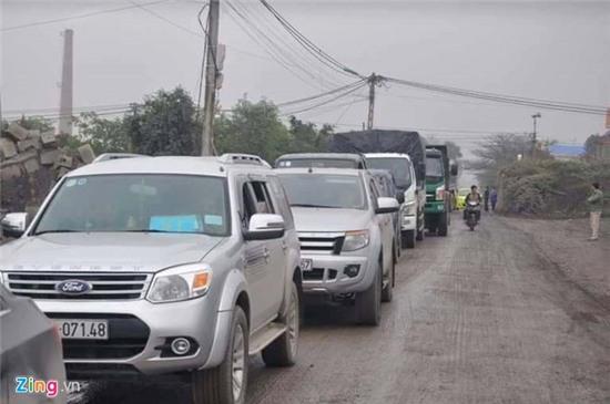 Giao thông tê liệt quanh cây cầu bị đâm nát dầm