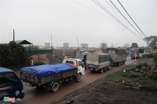 Giao thông tê liệt quanh cây cầu bị đâm nát dầm