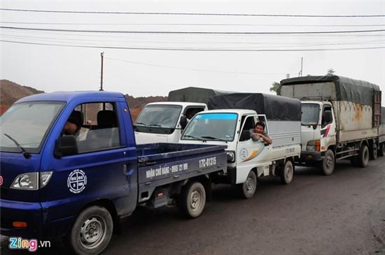 Giao thông tê liệt quanh cây cầu bị đâm nát dầm