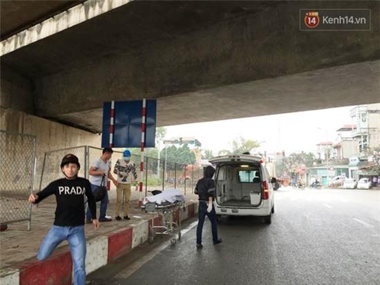 Hà Nội: Nam thanh niên chạy xe máy lên cầu Lĩnh Nam rồi rơi xuống đất, tử vong tại chỗ - Ảnh 3.