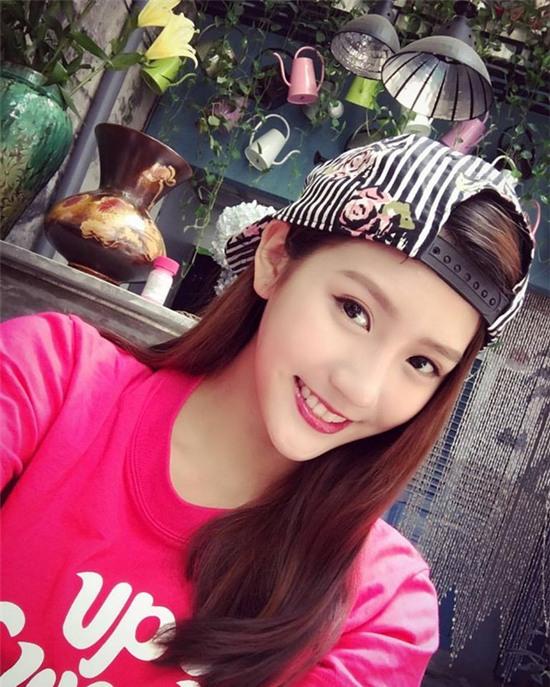Loạt ảnh du lịch Sài Gòn của hot girl Malaysia khiến fan Việt thích thú - Ảnh 4.