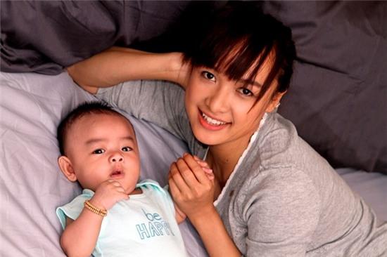 Lê Bê La khoe con trai kháu khỉnh