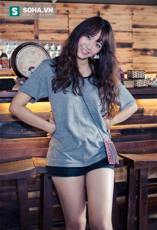 Cô nàng thường khắc phục điểm yếu bằng các bộ đồ rộng rãi.