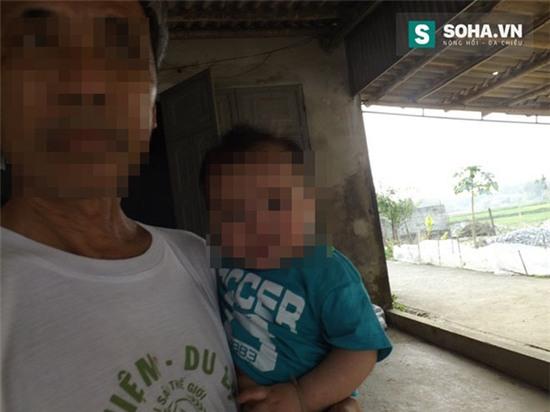 Người vợ trẻ ôm chặt con trai trước khi bị chồng chém dã man - Ảnh 2.